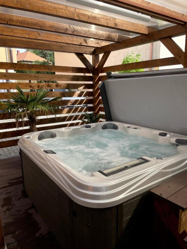 Oeskarszt Apartman Urkut エクステリア 写真