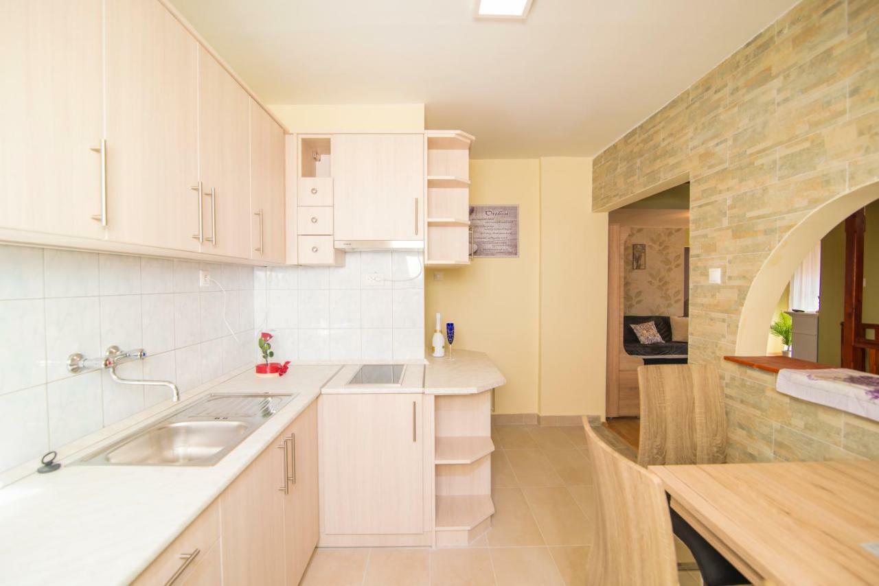 Oeskarszt Apartman Urkut エクステリア 写真