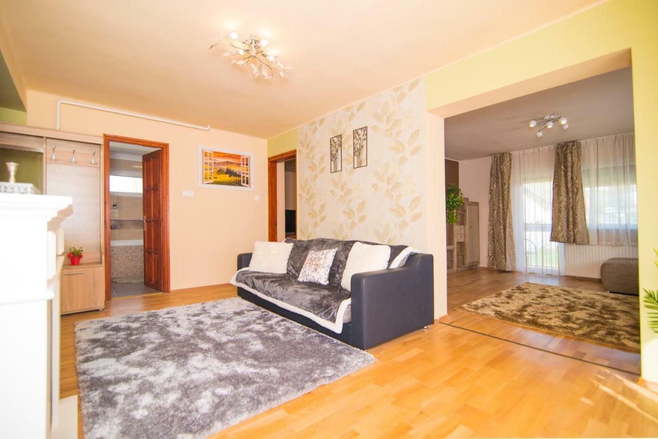 Oeskarszt Apartman Urkut エクステリア 写真
