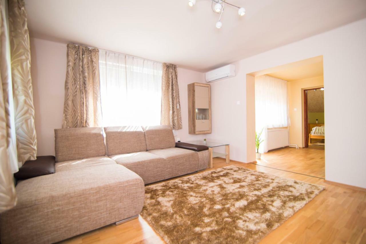 Oeskarszt Apartman Urkut エクステリア 写真