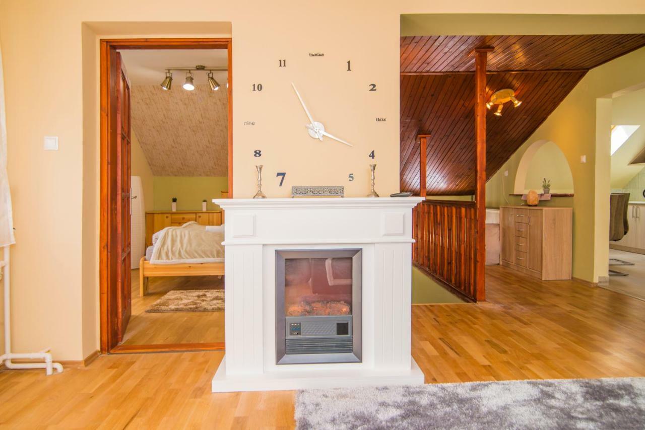 Oeskarszt Apartman Urkut エクステリア 写真