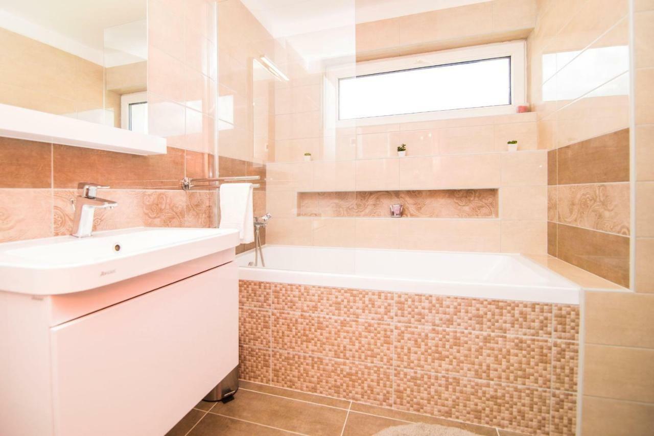 Oeskarszt Apartman Urkut エクステリア 写真