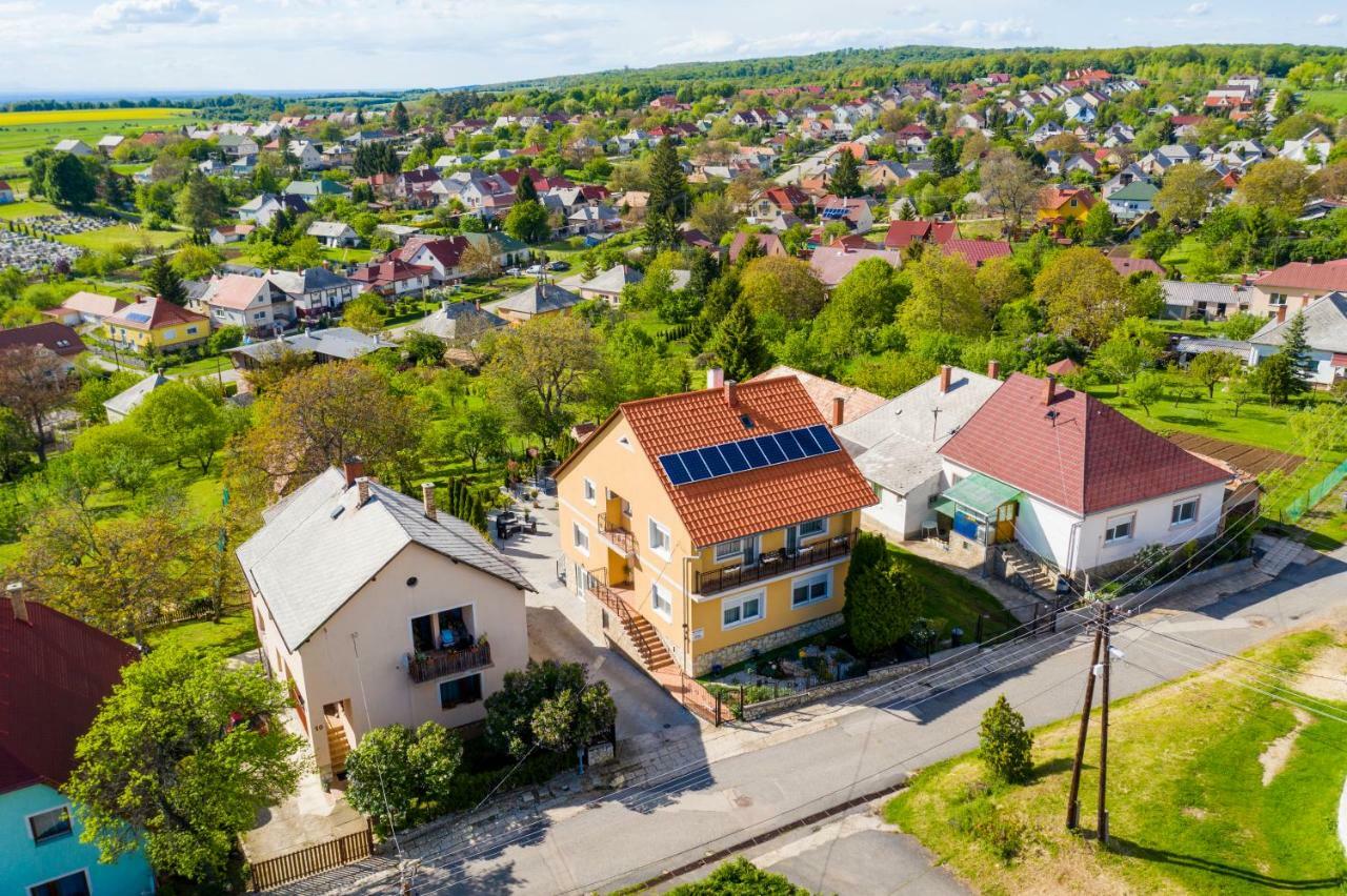 Oeskarszt Apartman Urkut エクステリア 写真